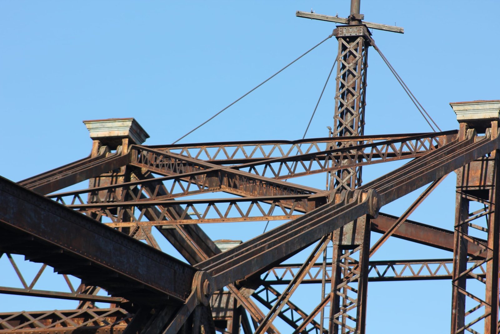 Center tower details, Iowa swing span (span #2)